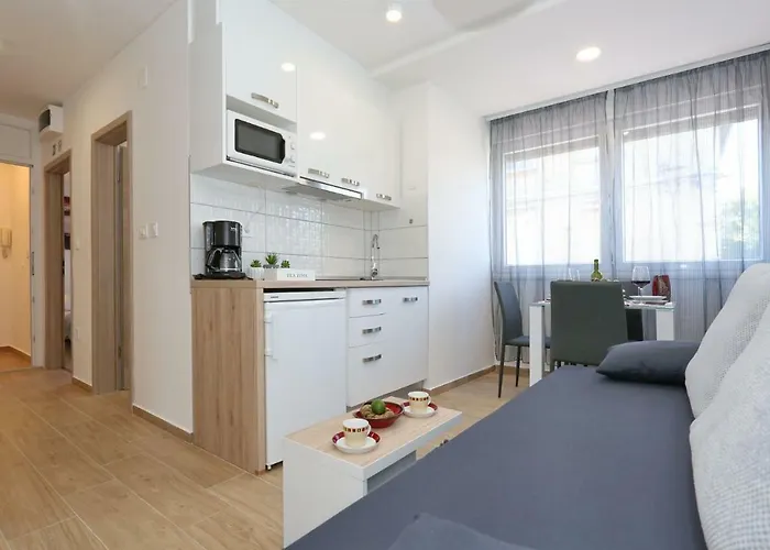 Two New By The Town Center * זאדאר