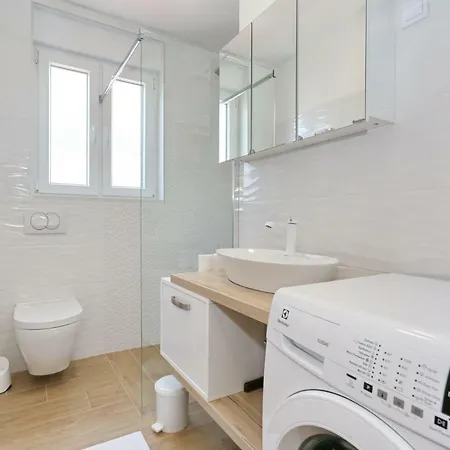 Two New By The Town Center Appartement Zadar