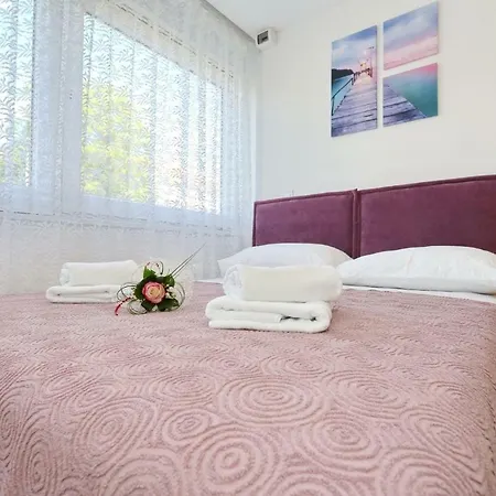Apartman Two New By The Town Center Zára
