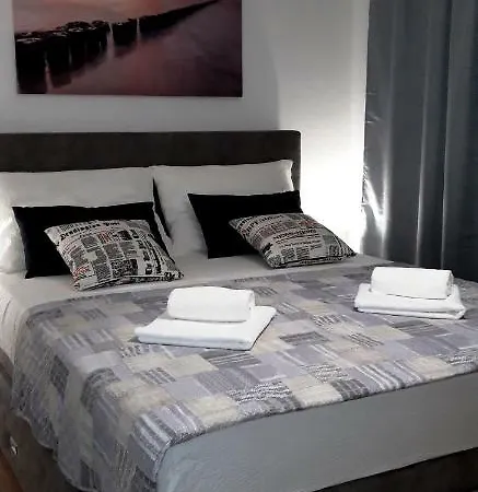 Two New By The Town Center Apartman