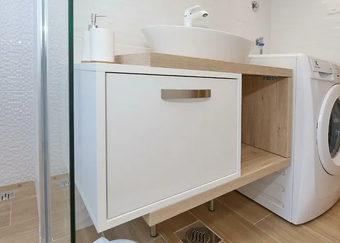 Апартаменты Two New By The Town Center