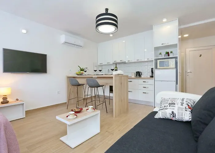 Апартаменты Two New By The Town Center